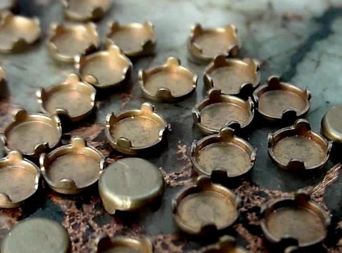 Lot Tiny Old 3mm Round Very Vintage Solid Brass Bezels 4 Prong Cabochon Mounting Setting Low Wall Closed Back Bare Raw Natural Patina W1 __etsy:860434880