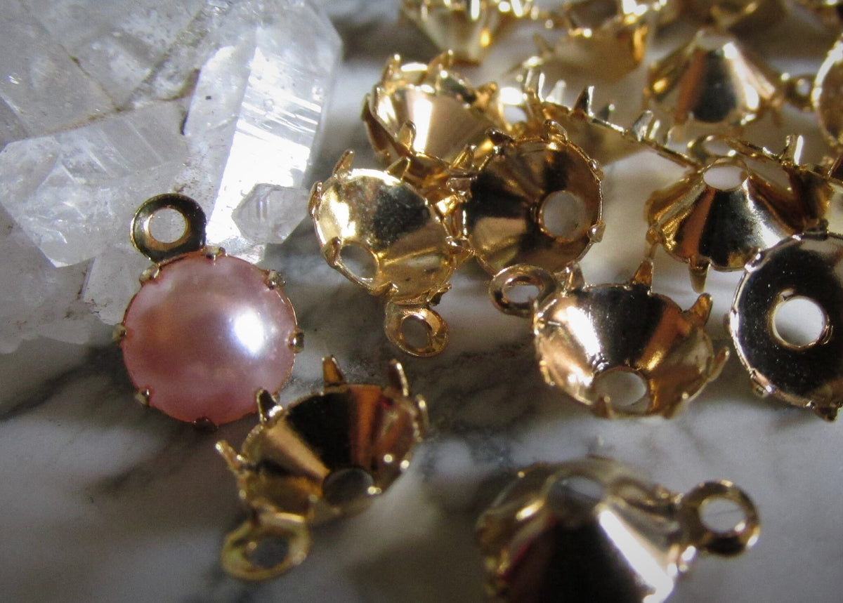 Lot Vintage 29ss Gold Plated Brass Cup Settings Rare 8 Prongs Pointed Back 1 Ring Drops For Swarovski Crystals / Chaton Round Rhinestones 9E __etsy:2616438305