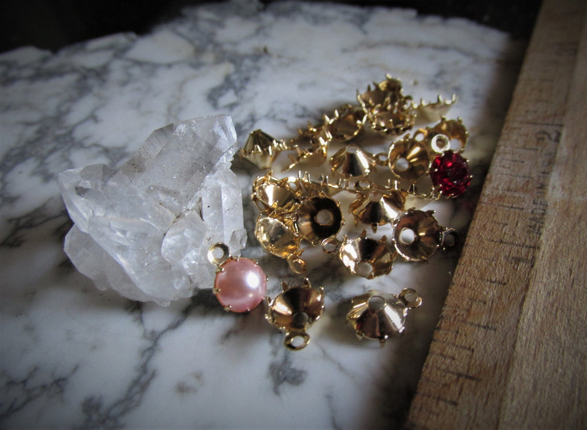 Lot Vintage 29ss Gold Plated Brass Cup Settings Rare 8 Prongs Pointed Back 1 Ring Drops For Swarovski Crystals / Chaton Round Rhinestones 9E __etsy:2616353993