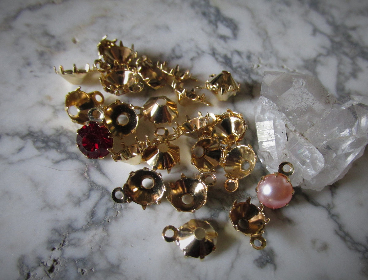 Lot Vintage 29ss Gold Plated Brass Cup Settings Rare 8 Prongs Pointed Back 1 Ring Drops For Swarovski Crystals / Chaton Round Rhinestones 9E __etsy:2616353009