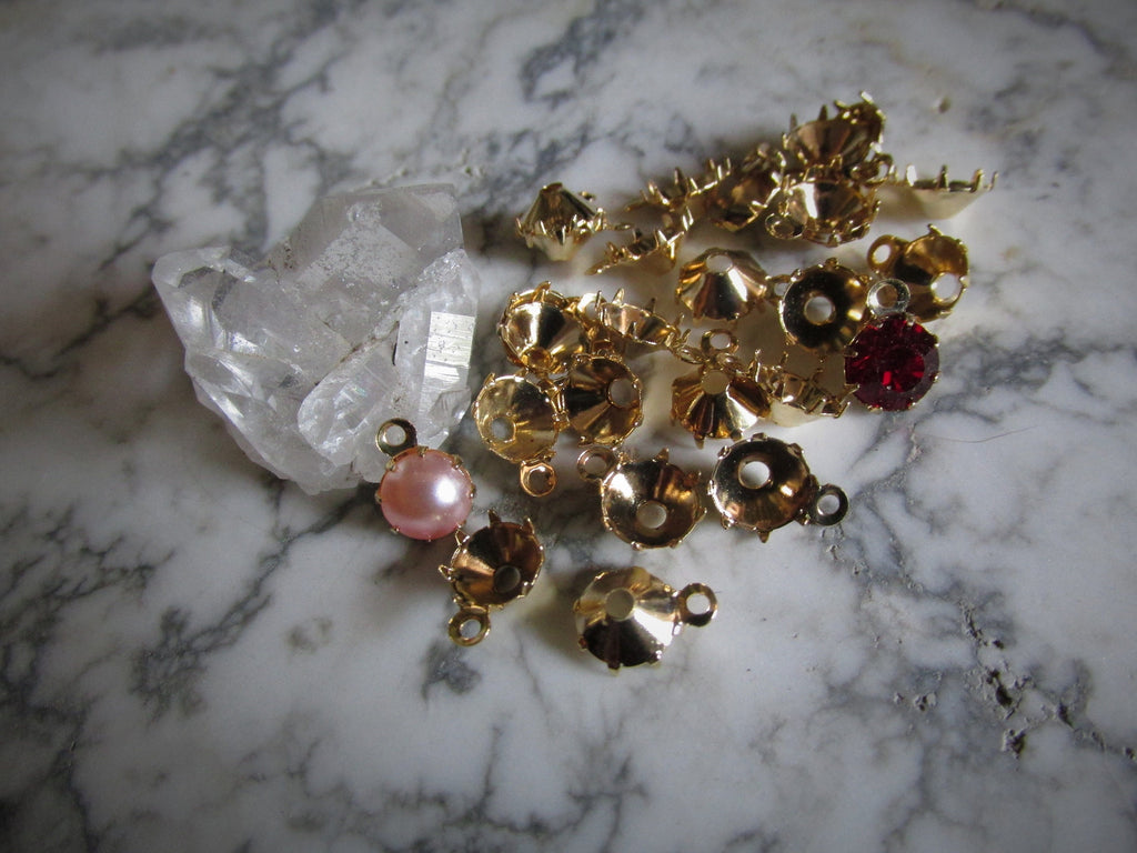 Lot Vintage 29ss Gold Plated Brass Cup Settings Rare 8 Prongs Pointed Back 1 Ring Drops For Swarovski Crystals / Chaton Round Rhinestones 9E __etsy:2568695490