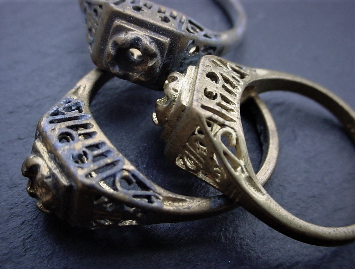 OLD Antique Victorian Filigree Finger Rings Size 9 10 Vintage Brass With Setting For 3mm Cabochon 22pp 23pp Swarovski Crystal Rhinestone NN2 __etsy:2013306712