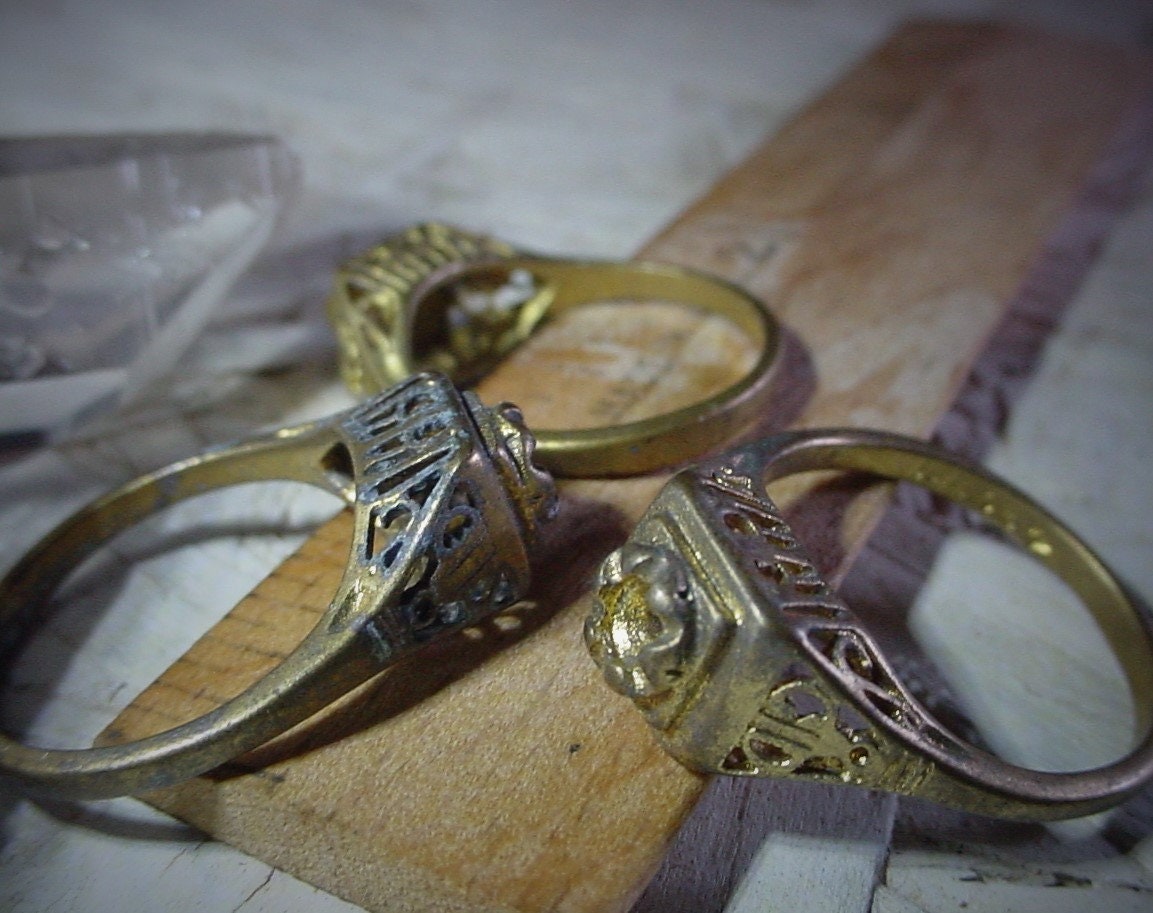 OLD Antique Victorian Filigree Finger Rings Size 9 10 Vintage Brass With Setting For 3mm Cabochon 22pp 23pp Swarovski Crystal Rhinestone NN2 __etsy:2060898843