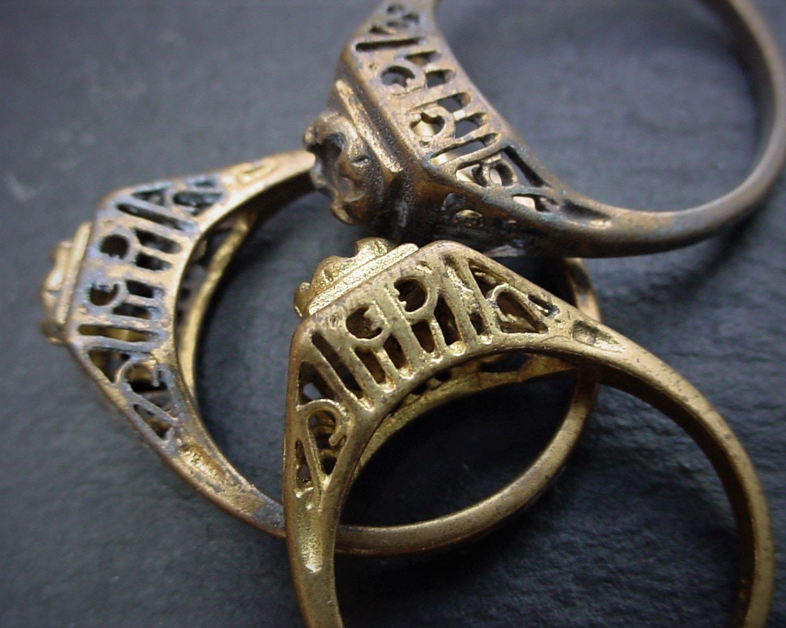 OLD Antique Victorian Filigree Finger Rings Size 9 10 Vintage Brass With Setting For 3mm Cabochon 22pp 23pp Swarovski Crystal Rhinestone NN2 __etsy:2060899585